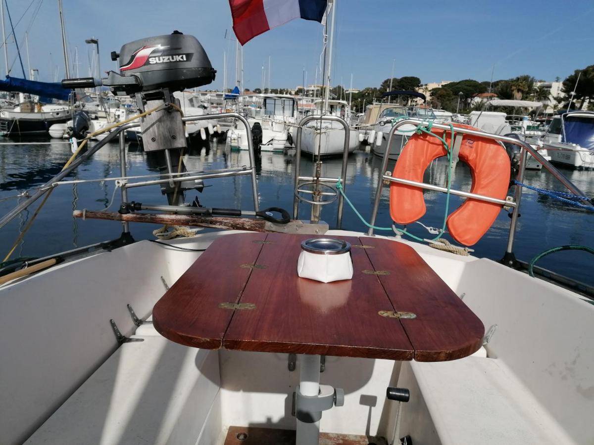 Voilier de charme à quai Saint-Raphael (Var) Exterior foto