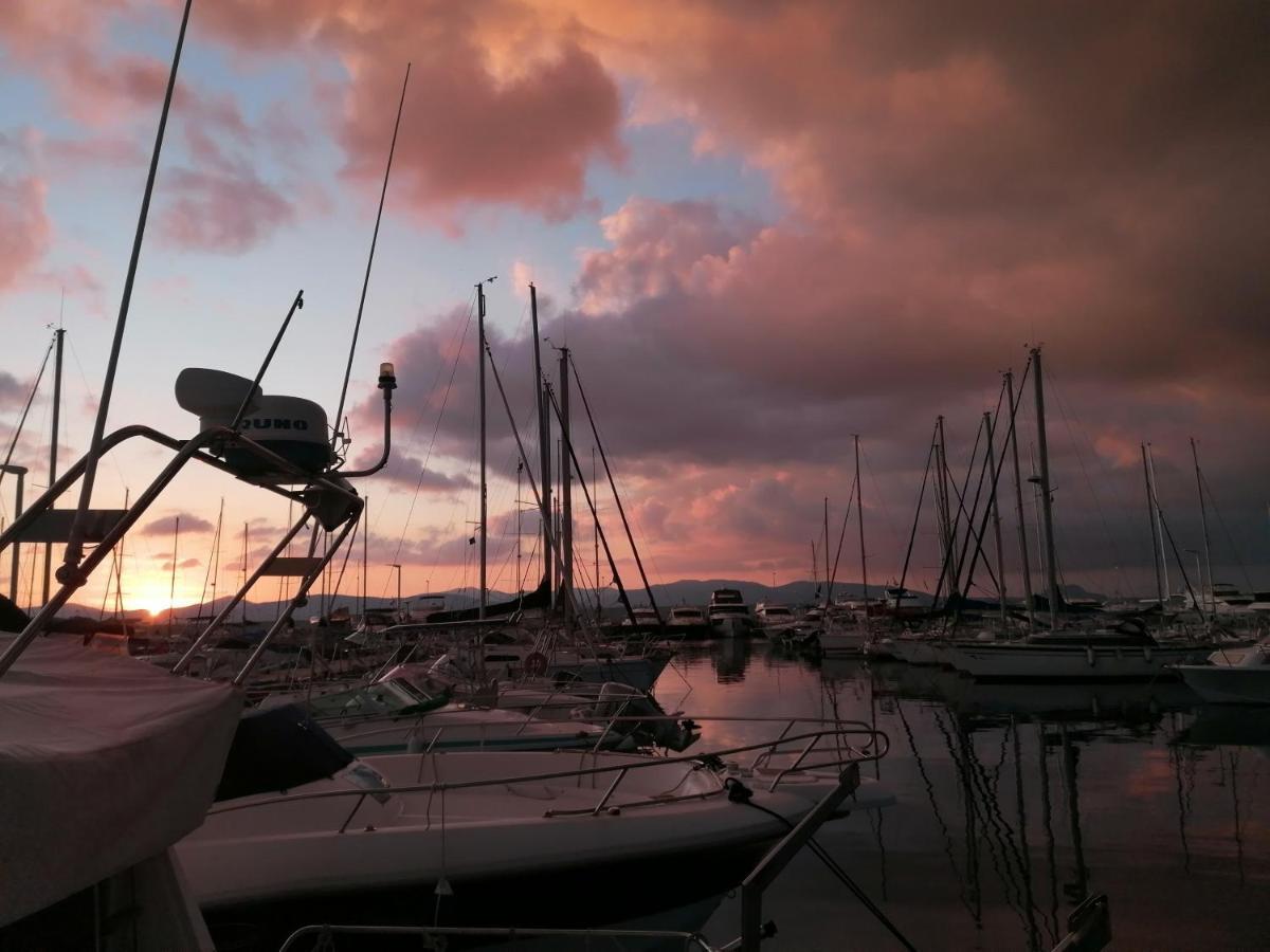 Voilier de charme à quai Saint-Raphael (Var) Exterior foto